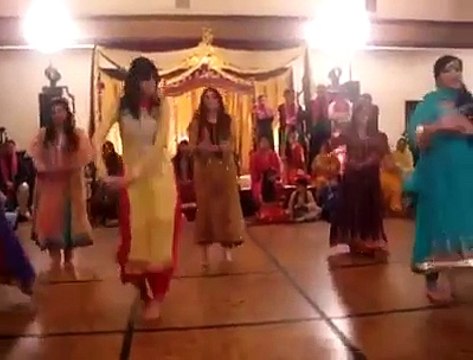 Awesome Superb Mehndi Dances Pakistani Wedding