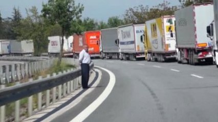 Bulgaristan'a Açılan Sınır Kapılarında Tır Kuyruğu