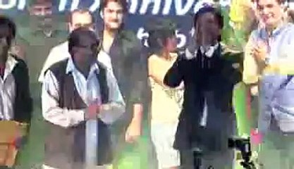 Shah Rukh Khan At The Dada Saheb Phalke Foundation Awards 2015