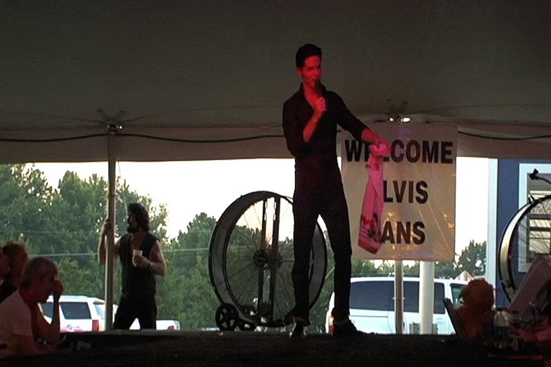 Dean Z sings 'I Got Stung' Elvis Week