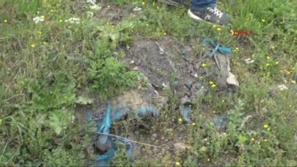 Kocaeli - Dilovası'nda Osb'lere Giden Yolda Toprak Kaydı, Altından Onlarca Çuval Kimyasal Madde...