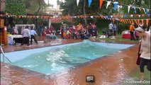 IMPRESIONANTE Y LETAL SISMO EN ALBERCA MIENTRAS SE REALIZABA UN POOL PARTY LA GENTE SE ESPANTO Y EL AGUA SE SALIO EN NEPAL