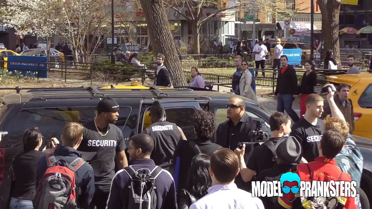 Expérience : les femmes seulement intéressées par la célébrité ?