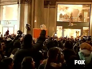 GLEE promoted in Italy with a Spontaneous Dance in Mall (Flash Mob)