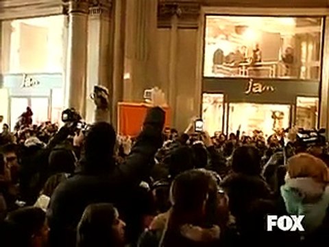GLEE promoted in Italy with a Spontaneous Dance in Mall (Flash Mob)