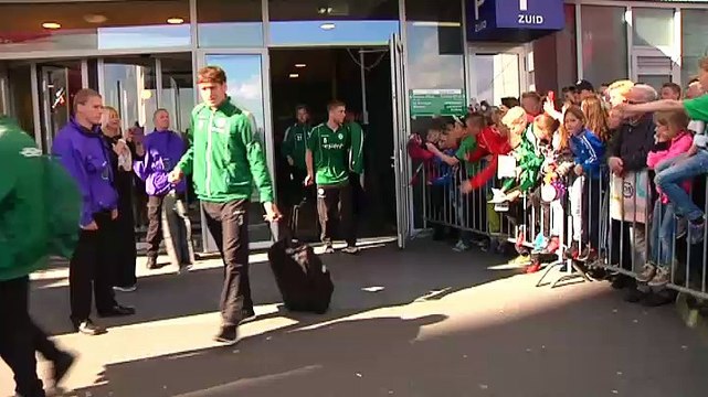 Supporters zwaaien spelers uit: We moeten de beker mee naar huis nemen - RTV Noord