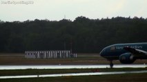 Vietnam Airlines Boeing 777 Landing at Berlin Tegel Airport HD (1080p)