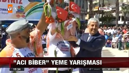 Antalya'da en çok acı biberi ye altını kazan yarışmasından ilginç görüntüler
