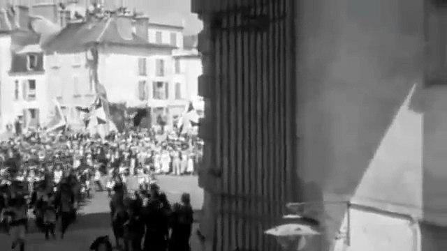 Swiss Guards defend the Tuileries Palace