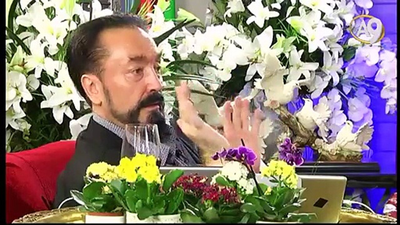Bağnazlar dünyanın en güzel süsü olan kadınlara eziyet ediyorlar.