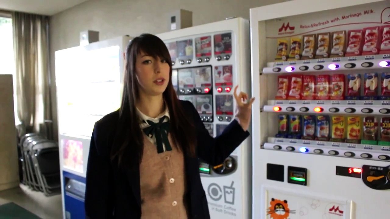 Tour Of My Japanese High School!