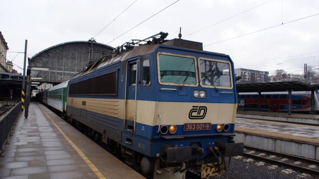 Prototyp lokomotivy 363 001-9 ve stanici Praha hlavní nádraží