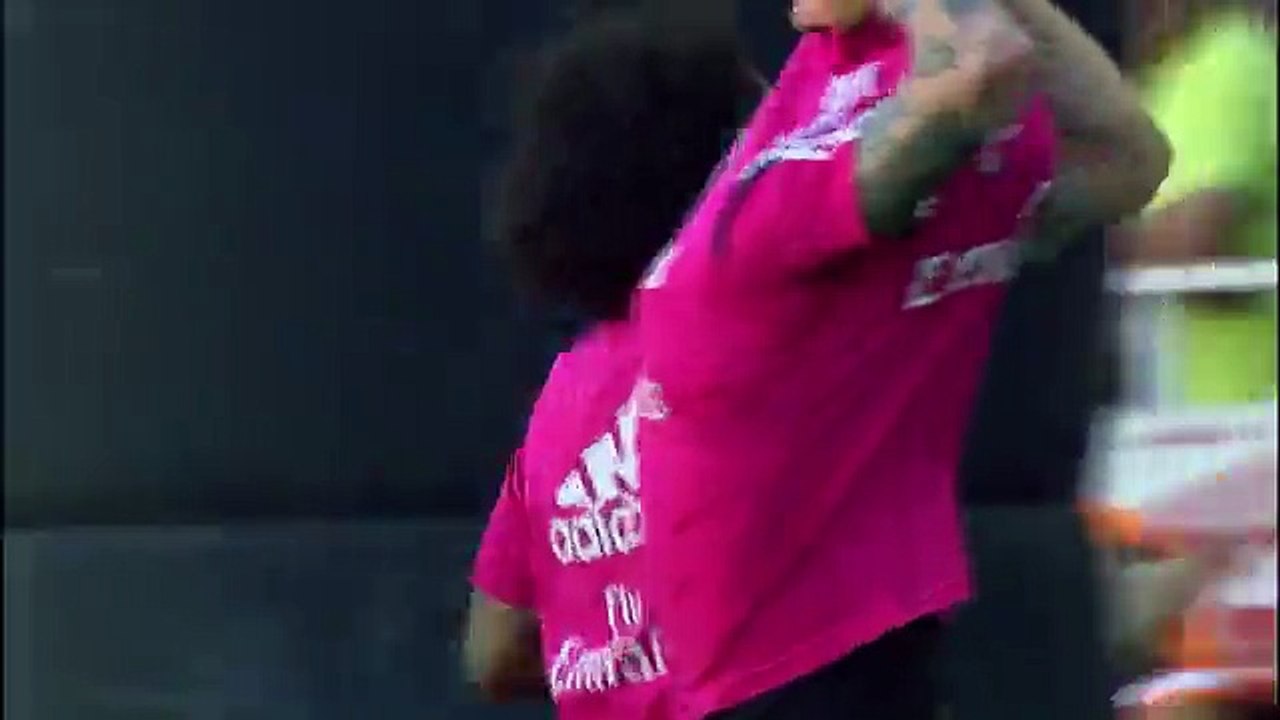 Real Madrid: Sergio Ramos hace feliz a una hincha (VIDEO)