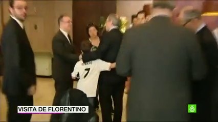 Florentino Pérez hace feliz a un niño en su cumpleaños