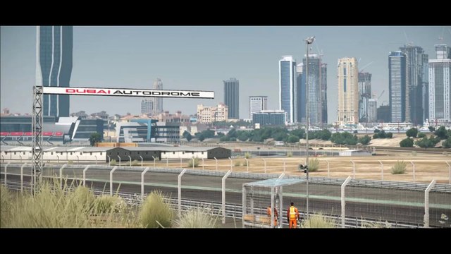 Tour de piste au Dubaï autodrome en Ginetta G55 gt4 sur Project Cars