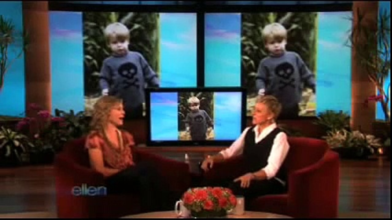 The Hilarious (and Sick) Julie Bowen Chats About "Modern Family"