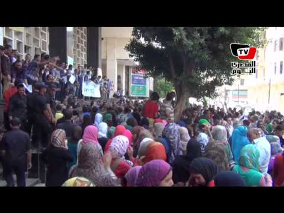 خريجي الدبلومات الفنية يتظاهرون أمام التعليم ال...