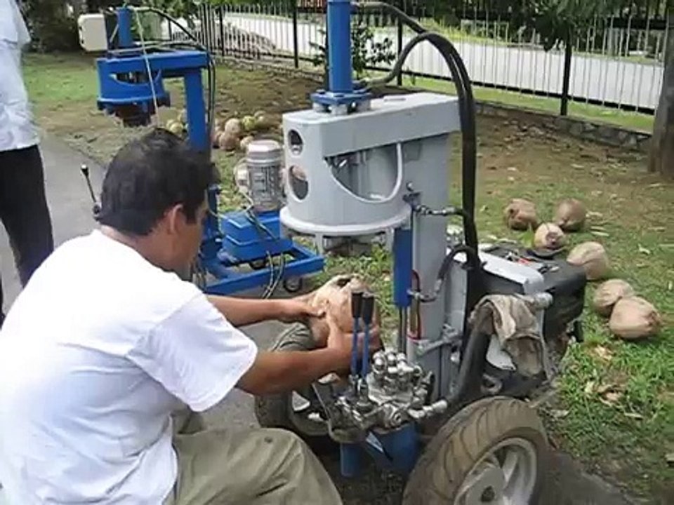 Coconut Dehusking Machine - Diesel Engine Type