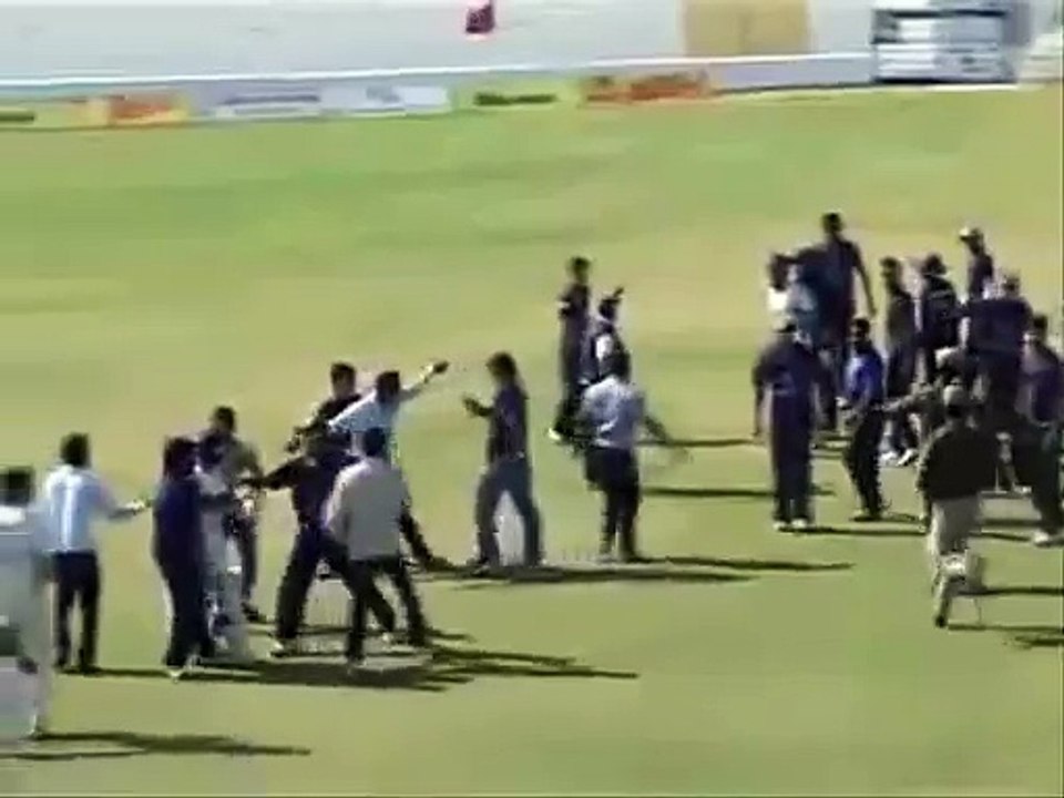 Cricket Fights - _Unbelievable Attack_ Fight in a cricket match in India