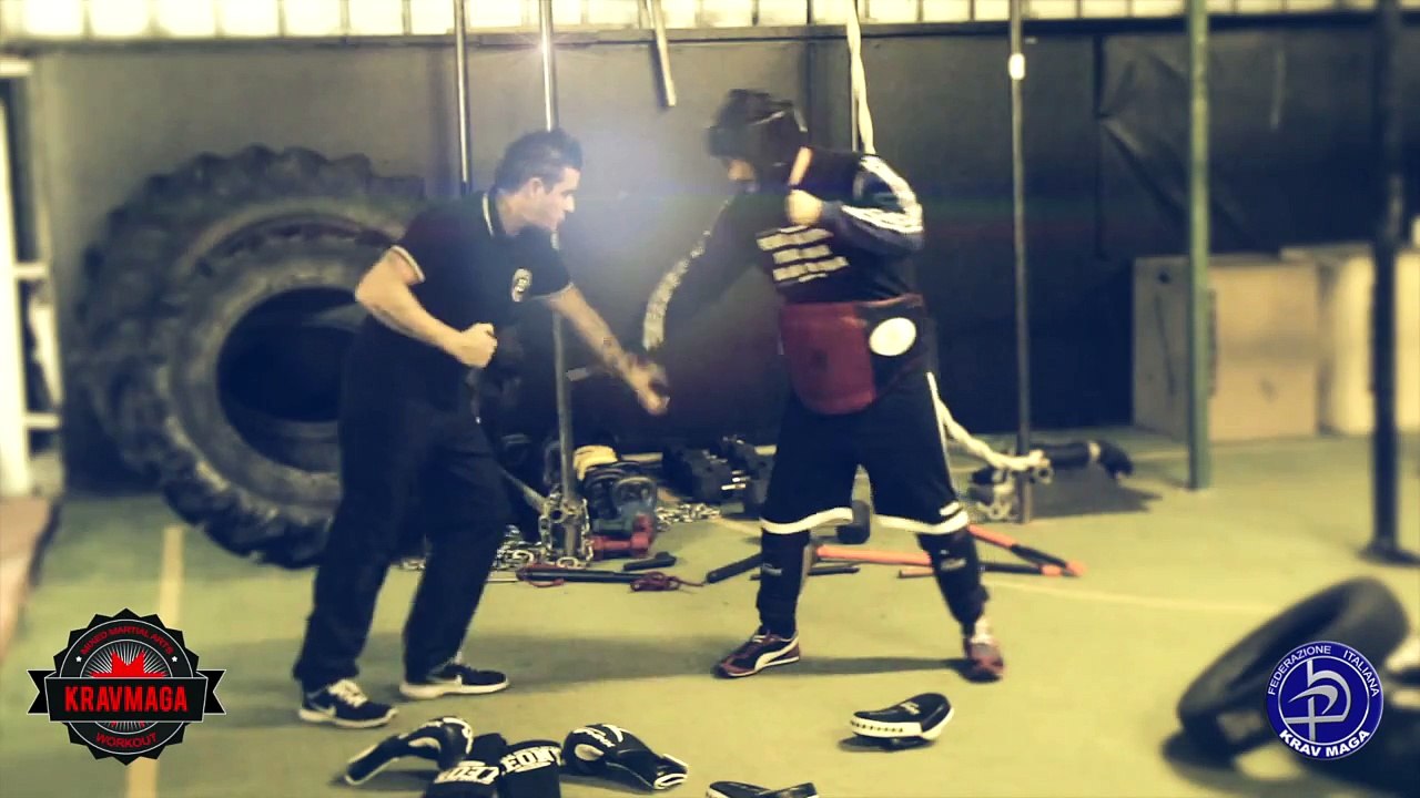KRAV MAGA TRAINING FEMALE