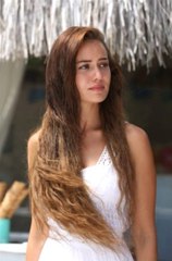 Majyaksız Fahriye Göğsünü Gere Gere Poz Verdi