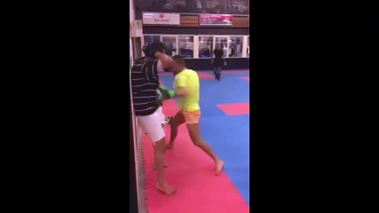 Les abdos les plus résistants du monde?