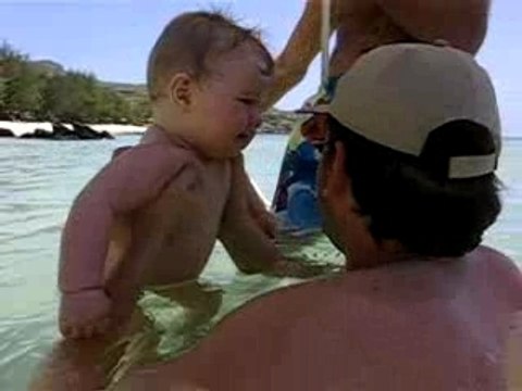 premier bain dans l'océan indien