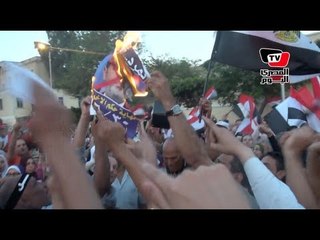 متظاهرو الدفاع يحرقون صور مرسي: لن ترهبنا تهديدات «رابعة»