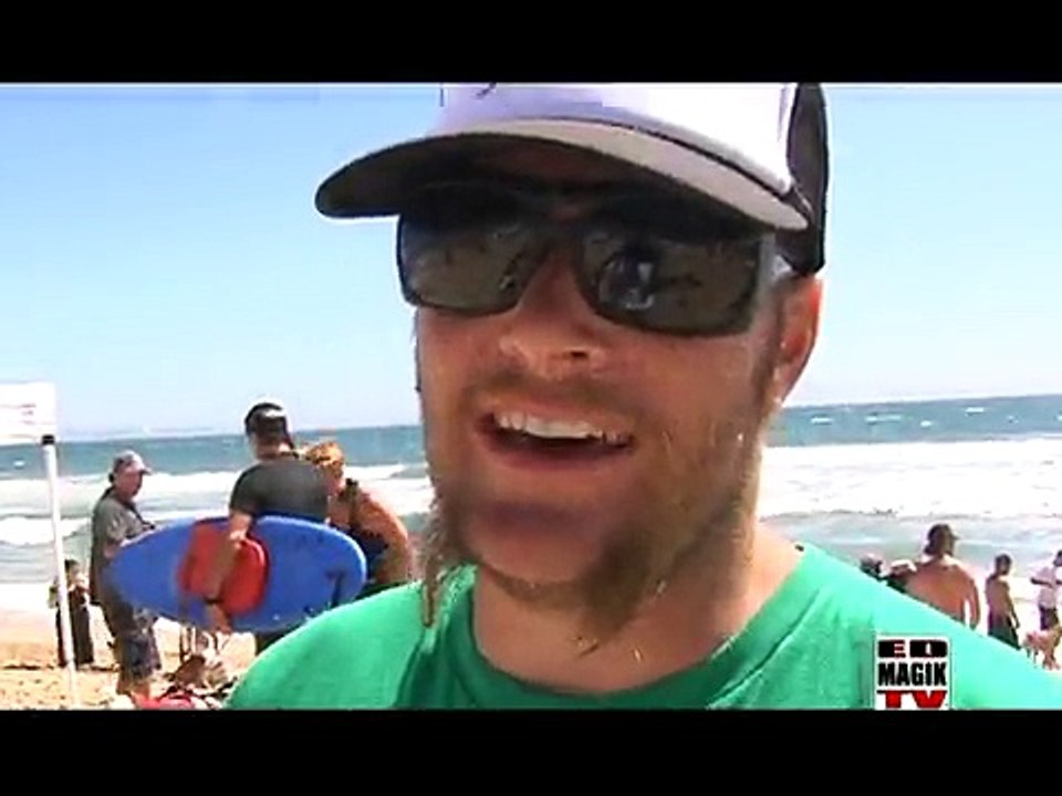 Dog Surfing: SurfingPaws Dog Jam Surfing Competition 2009