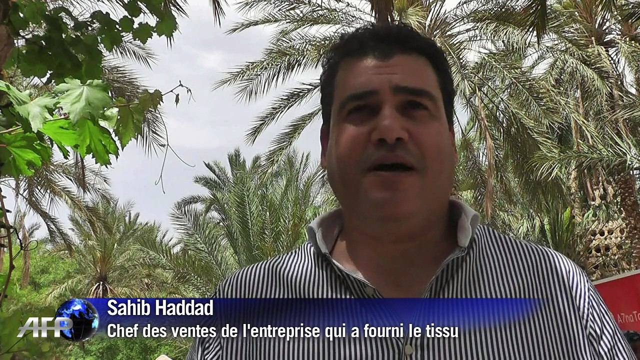 Des Tunisiens déploient "le plus grand drapeau du monde"