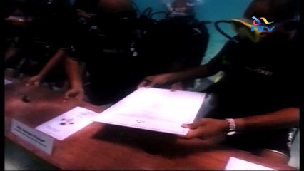 Saving the sea: Maldives cabinet meets underwater!