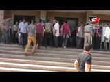 «طلاب الأزهر» يغلقون أبواب الإدارة بسبب التسمم الثاني