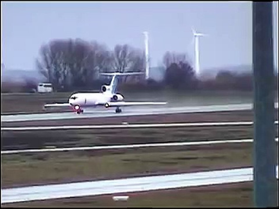 Tu-154 taking off from LEJ