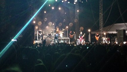 paramore - "ain't it fun" live at BSMF