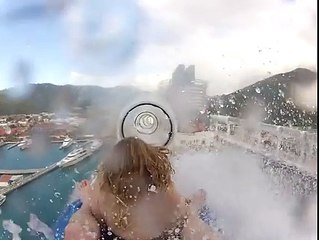 Un tour de toboggan transparent