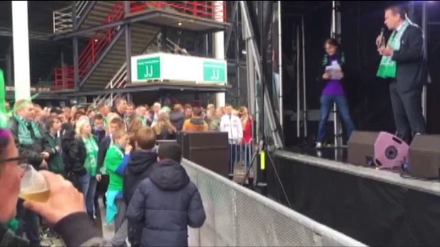 Hans Nijland spreekt fans toe - RTV Noord