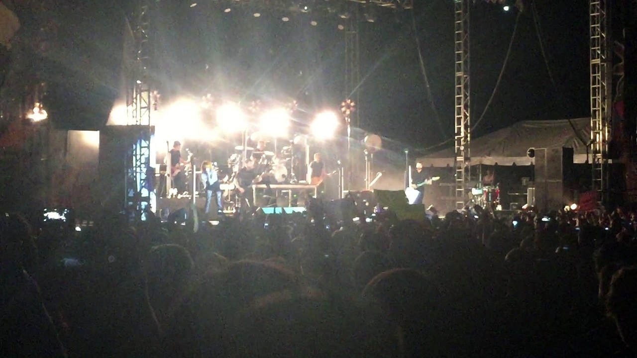 paramore - "misery business" live at BSMF