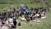 Muradiye'de Traktör Şarampole Devrildi 2 Ölü, 1 Yaralı