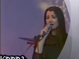 نانسي عجرم - في بداية مشوارها - تغني ليوم كلثوم