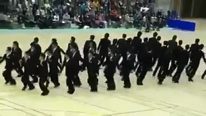 Impressive synchronized walking