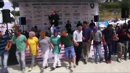 Mesut Yar türkü söyledi Karadenizliler coştu