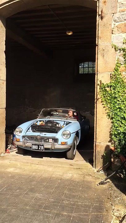 Sortie de grange MGB