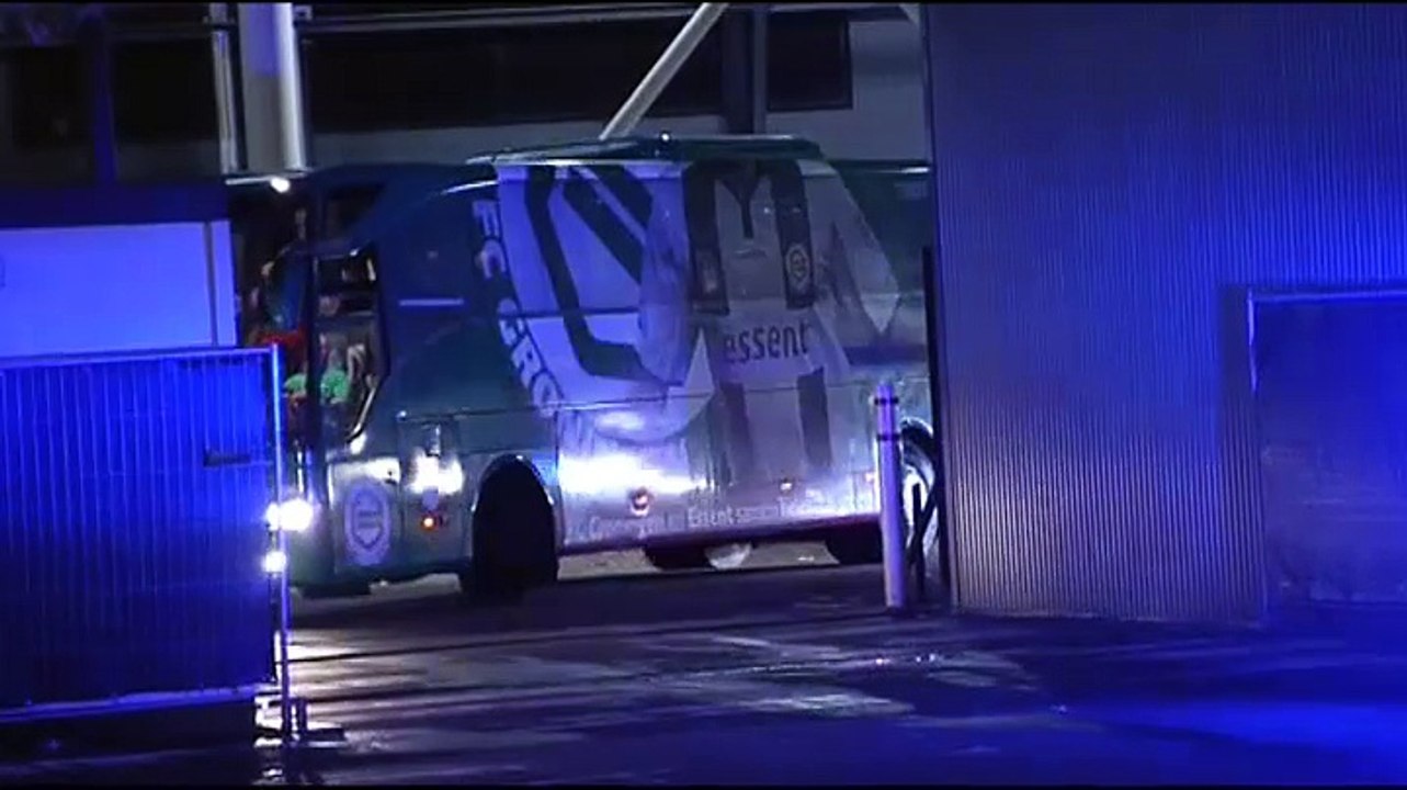 Spelersbus met beker weer terug naar Groningen - RTV Noord