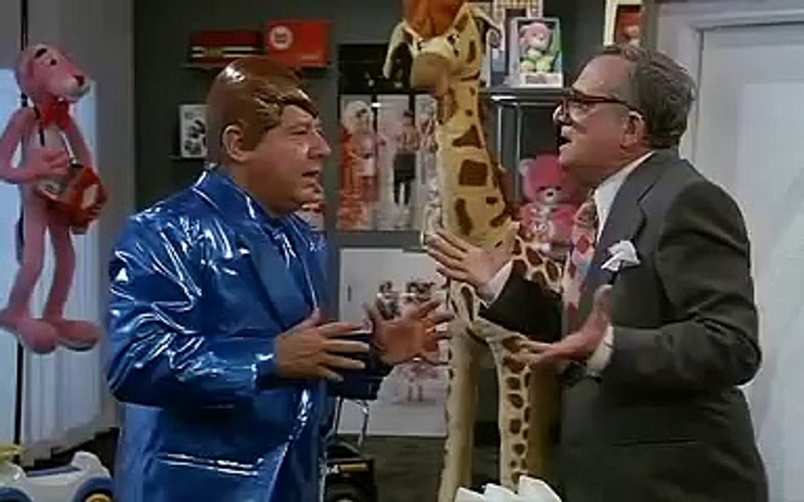 Paolo Villaggio - Fantozzi Filini scena robot (Grandi magazzini - cropped).avi