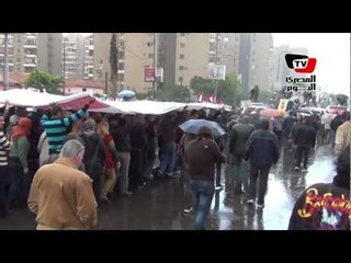 مسيرة «رابعة» تطالب باسقاط الاخوان تحت الأمطار