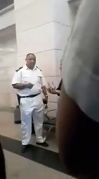سيدة تصفع ضابط بالمطار بعد منعها من السفر