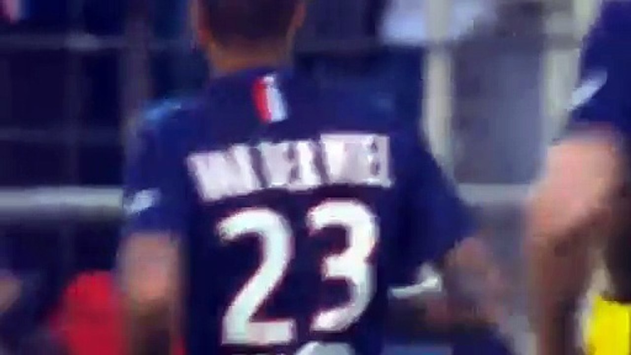 PSG: Edinson Cavani y Gregory van der Wiel imitaron tiro de los 'Supercampeones'