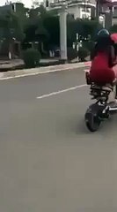 Oops Moment For This Girl - Funny Videos