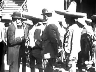 Emiliano Zapata entrevistado por periodistas. 1914-1919.