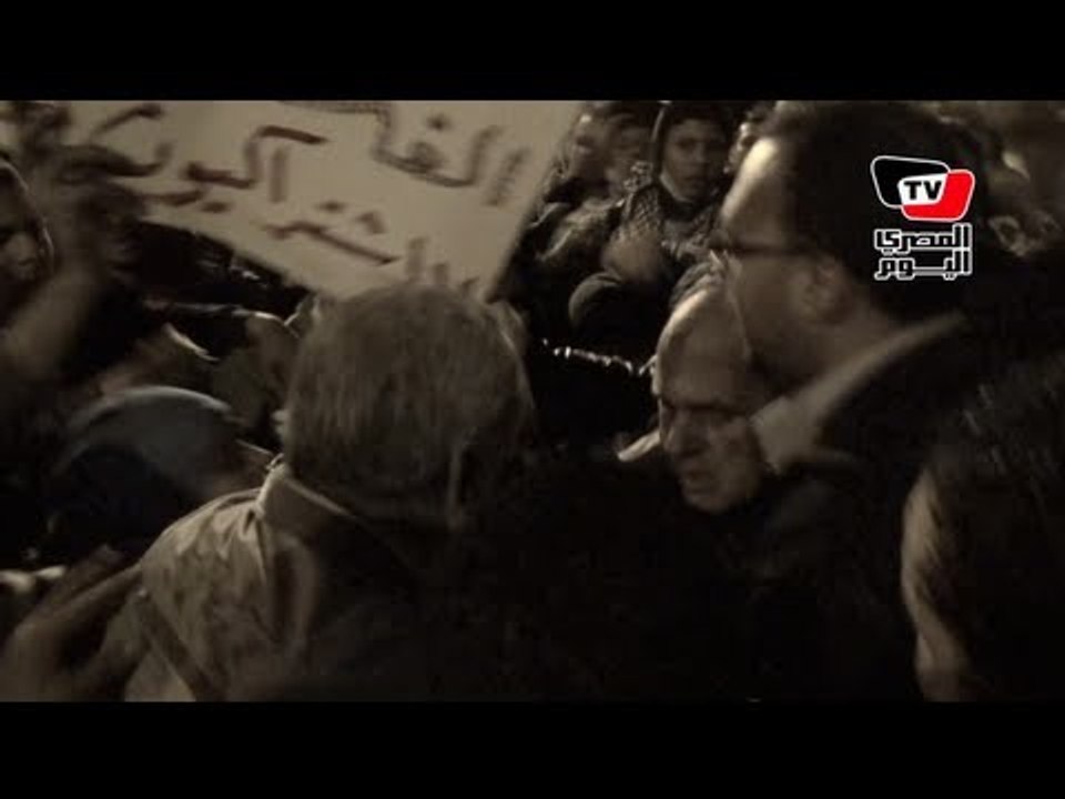 متظاهرون يحتجزون ضابط أمن مركزي